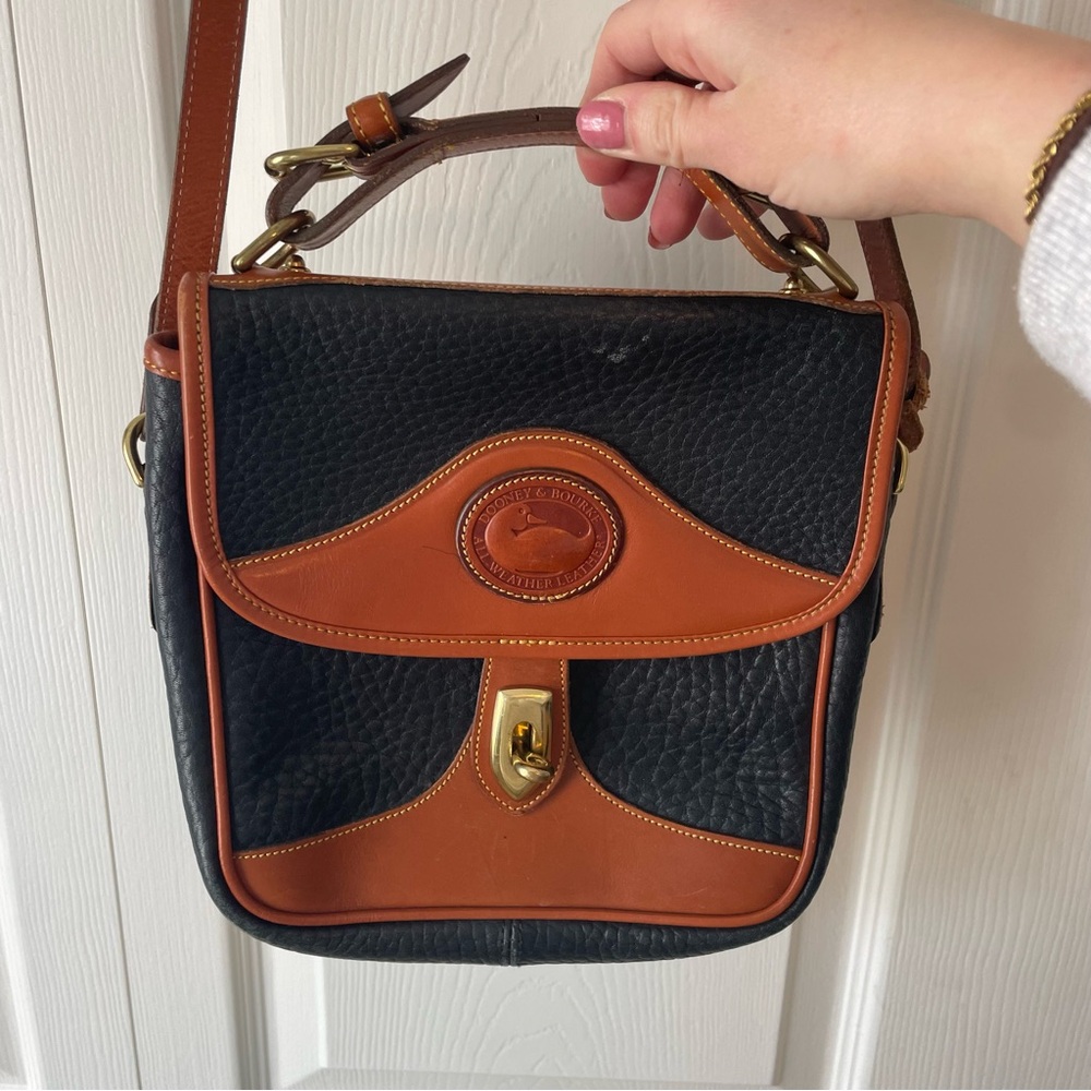 Vintage dooney and bourke cross body bag